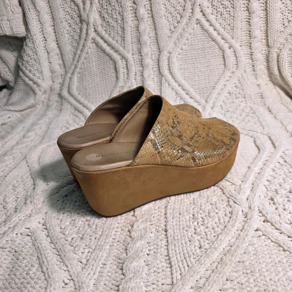 Chocolat Blu Yiona Wedge Sandals Gold Snakeskin‎ Peep Toe Women 10 Excellent